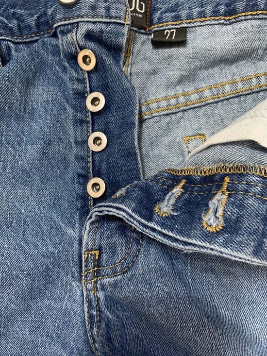 BDG Women’s Raw Hem High-Rise Denim Shorts Medium Wash Boho Size 27 - Picture 4 of 5